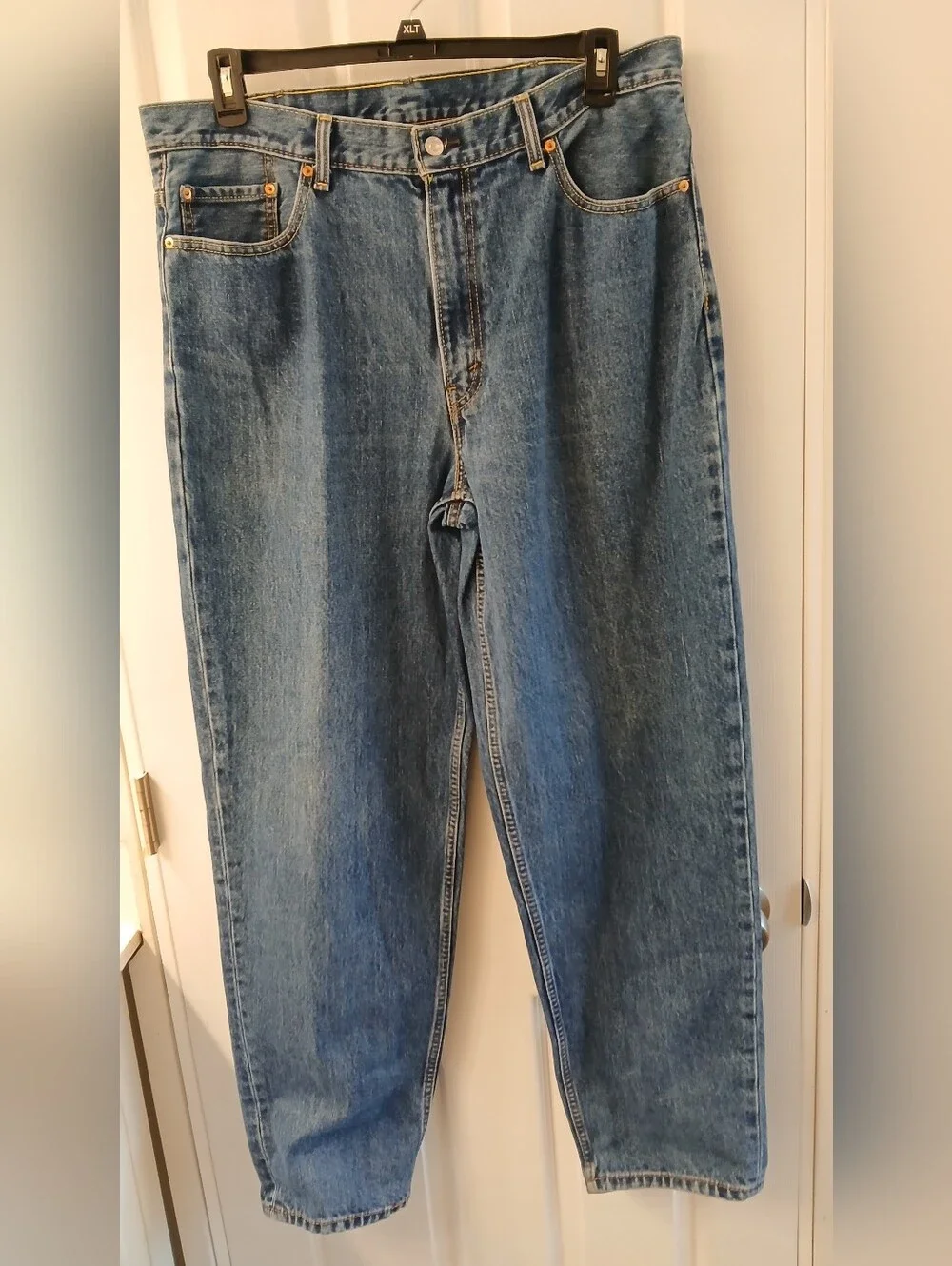 Men's Levi's 560 Comfort Fit Medium Wash Blue Jeans 38x34 Measures 38x32
